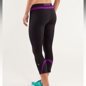 Lululemon Run: Inspire Crop II
Black / Tender Violet